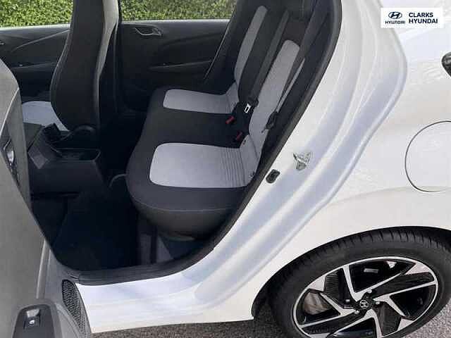 Hyundai I10 1.2 Premium Hatchback 5dr Petrol Manual Euro 6 (s/s) (84 ps) White