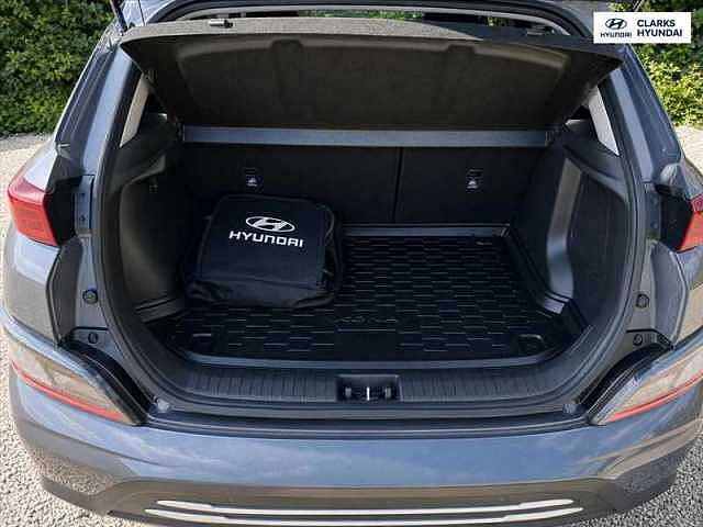 Hyundai KONA 64kWh Premium SUV 5dr Electric Auto (10.5kW Charger) (204 ps) Grey