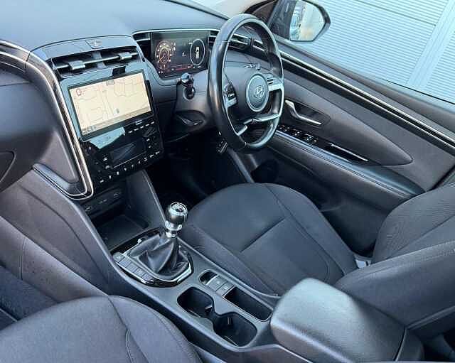 Hyundai TUCSON 1.6 TGDi 48V MHD SE Connect 5dr 2WD Red