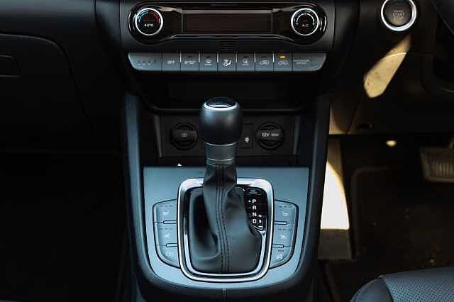 Hyundai KONA 1.6 GDi Hybrid Ultimate 5dr DCT Black
