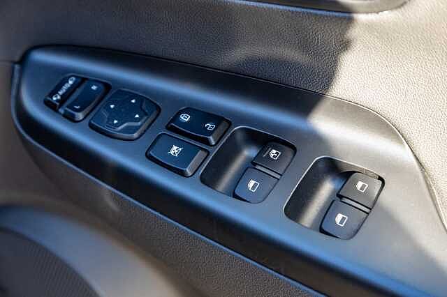 Hyundai KONA 1.6 GDi Hybrid Ultimate 5dr DCT Black