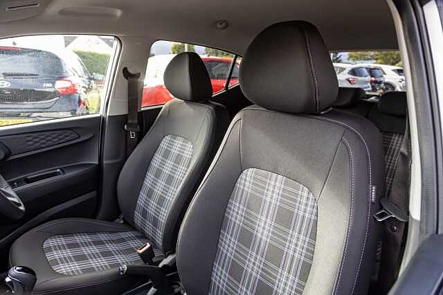 Hyundai I10 1.2 [79] Premium 5dr Auto [Nav] White