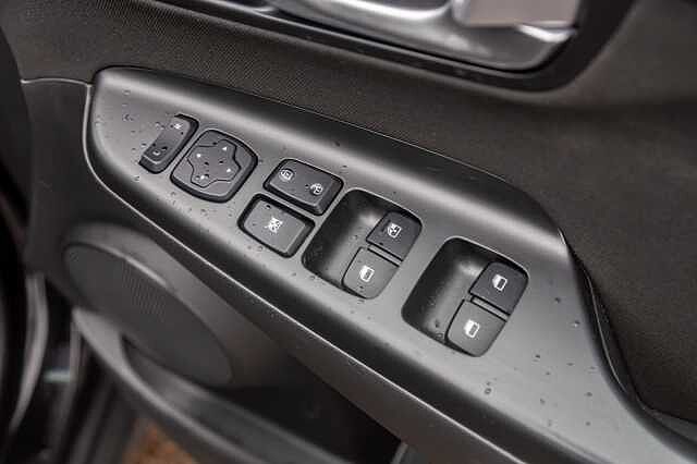 Hyundai KONA 1.6 GDi Hybrid SE Connect 5dr DCT Black