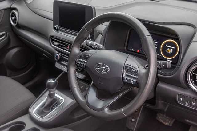 Hyundai KONA 1.6 GDi Hybrid SE Connect 5dr DCT Black