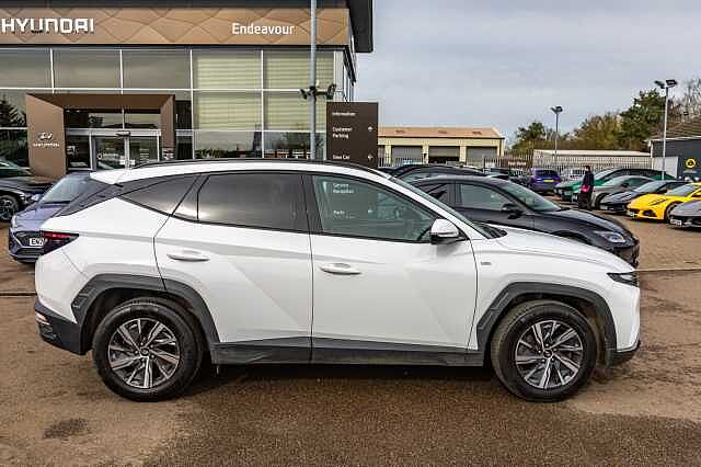 Hyundai TUCSON 1.6 TGDi 48V MHD SE Connect 5dr 2WD DCT White