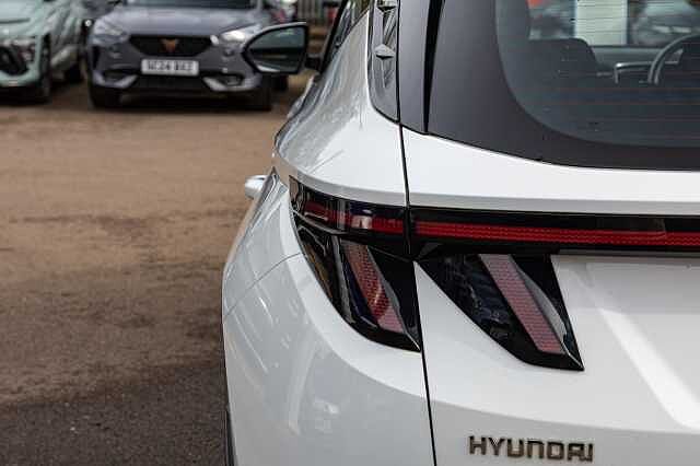 Hyundai TUCSON 1.6 TGDi 48V MHD SE Connect 5dr 2WD DCT White