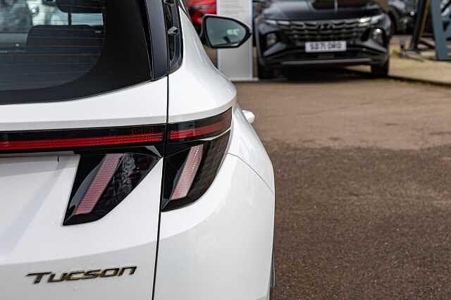 Hyundai TUCSON 1.6 TGDi 48V MHD SE Connect 5dr 2WD DCT White