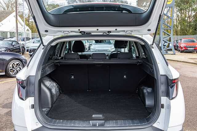Hyundai TUCSON 1.6 TGDi 48V MHD SE Connect 5dr 2WD DCT White