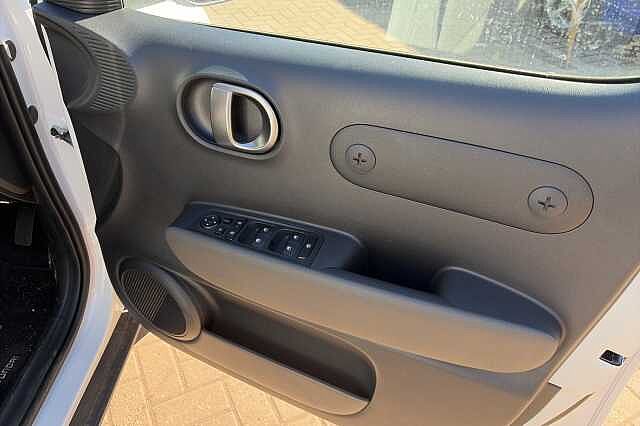 Hyundai INSTER 85kW 02 49kWh 5dr Auto White