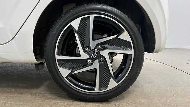 Hyundai I10 1.2 Premium Hatchback 5dr Petrol Auto Euro 6 (s/s) (79 ps) White