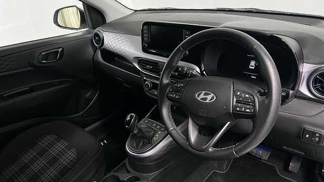 Hyundai I10 1.2 Premium Hatchback 5dr Petrol Auto Euro 6 (s/s) (79 ps) White