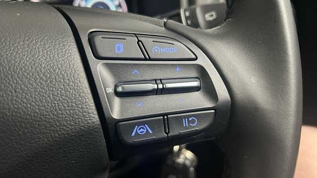 Hyundai KONA 1.0 T-GDi MHEV SE Connect SUV 5dr Petrol Hybrid Manual Euro 6 (s/s) (120 ps) Red