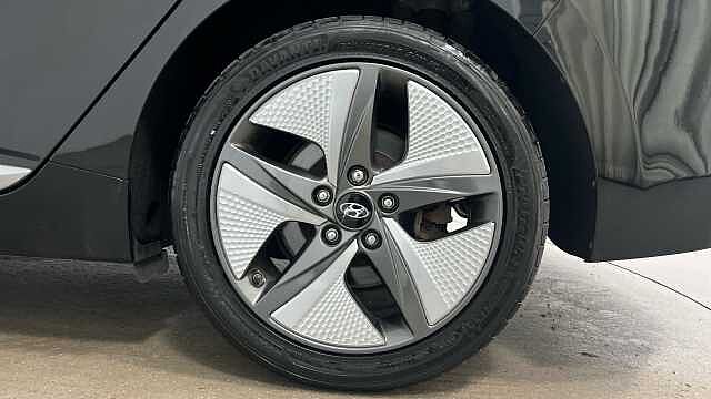 Hyundai IONIQ 1.6 h-GDi 1st Edition Hatchback 5dr Petrol Hybrid DCT Euro 6 (s/s) (141 ps) Black