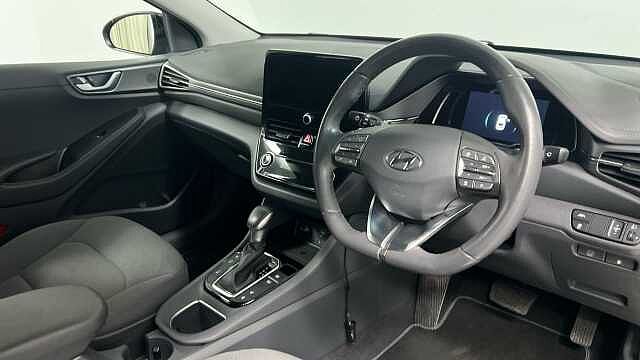 Hyundai IONIQ 1.6 h-GDi 1st Edition Hatchback 5dr Petrol Hybrid DCT Euro 6 (s/s) (141 ps) Black