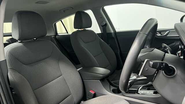 Hyundai IONIQ 1.6 h-GDi 1st Edition Hatchback 5dr Petrol Hybrid DCT Euro 6 (s/s) (141 ps) Black