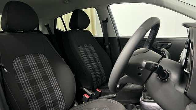 Hyundai i10 1.2 Premium Hatchback 5dr Petrol Auto Euro 6 (s/s) (79 ps)