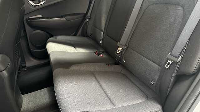 Hyundai KONA 64kWh Premium SUV 5dr Electric Auto (10.5kW Charger) (204 ps)
