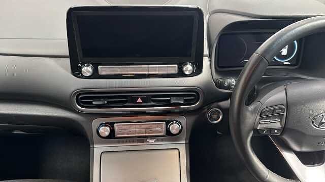 Hyundai KONA 64kWh Premium SUV 5dr Electric Auto (10.5kW Charger) (204 ps)
