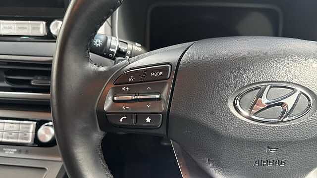 Hyundai KONA 64kWh Premium SUV 5dr Electric Auto (10.5kW Charger) (204 ps)