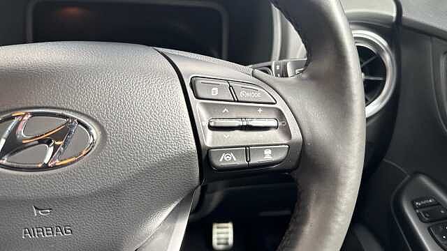 Hyundai KONA 64kWh Premium SUV 5dr Electric Auto (10.5kW Charger) (204 ps)