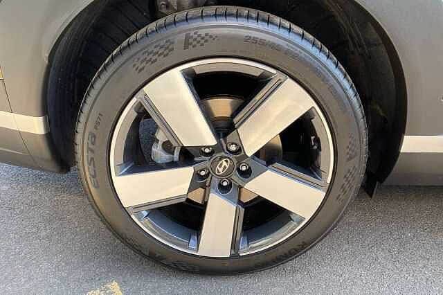 Hyundai Santa Fe Estate 1.6 TGDi Plug-in Hybrid Ultimate 5dr 4WD Auto