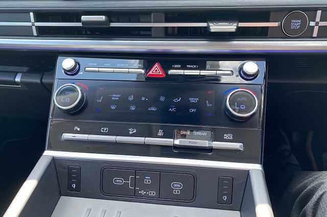 Hyundai Santa Fe Estate 1.6 TGDi Plug-in Hybrid Ultimate 5dr 4WD Auto