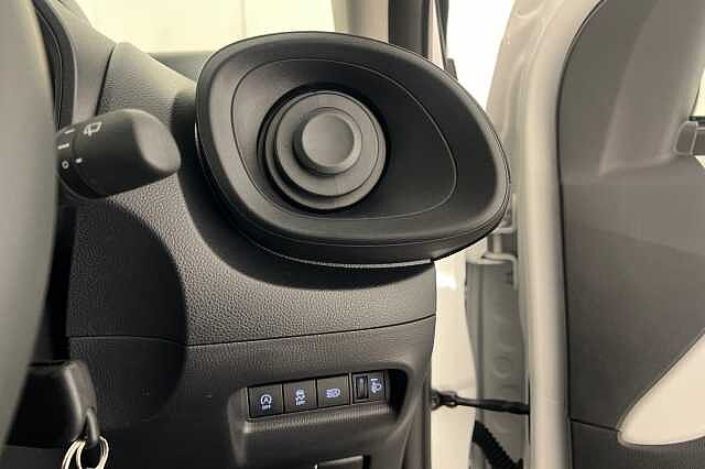 Toyota AYGO X 1.0 VVT-i (71bhp) Pure White