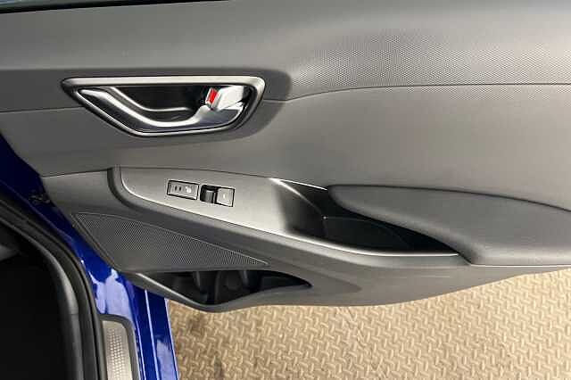 Hyundai IONIQ 1.6 GDi Hybrid Premium SE 5dr DCT