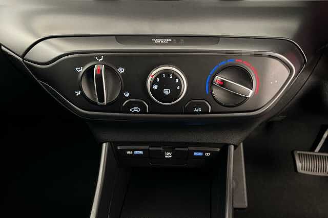 Hyundai I20 1.0T GDi 48V MHD SE Connect 5dr DCT Phantom Black