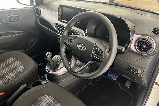 Hyundai i10 1.0 (63ps) Premium Auto