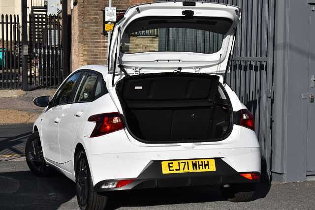 Hyundai I20 1.0T GDi 48V MHD SE Connect 5dr White