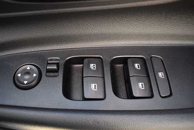 Hyundai I20 1.0T GDi 48V MHD SE Connect 5dr White