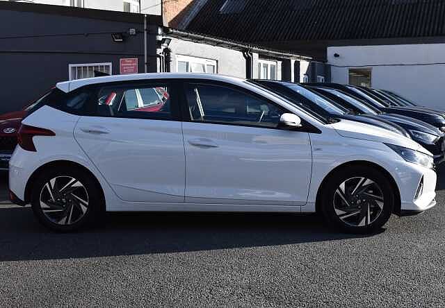 Hyundai I20 1.0T GDi 48V MHD SE Connect 5dr White