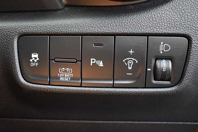 Hyundai KONA 1.6 GDi Hybrid Premium 5dr DCT Pulse Red