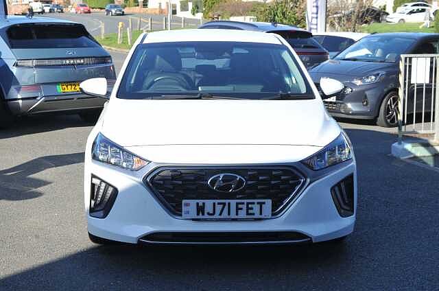 Hyundai IONIQ 1.6 GDi Hybrid Premium 5dr DCT White