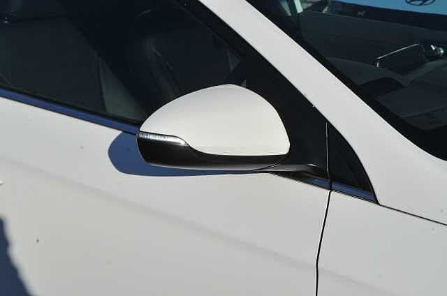 Hyundai IONIQ 1.6 GDi Hybrid Premium 5dr DCT White