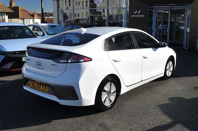 Hyundai IONIQ 1.6 GDi Hybrid Premium 5dr DCT White
