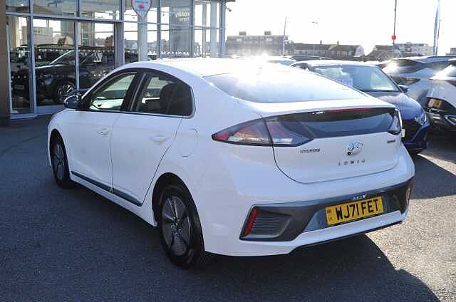 Hyundai IONIQ 1.6 GDi Hybrid Premium 5dr DCT White