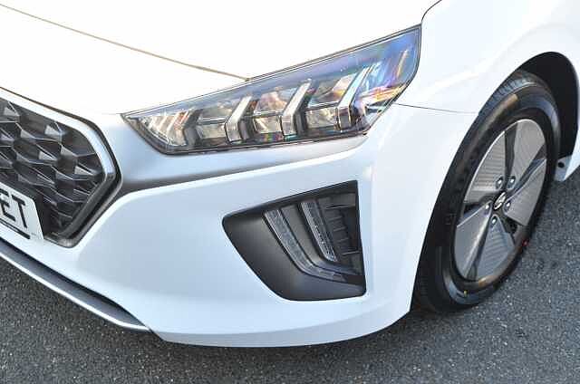 Hyundai IONIQ 1.6 GDi Hybrid Premium 5dr DCT White