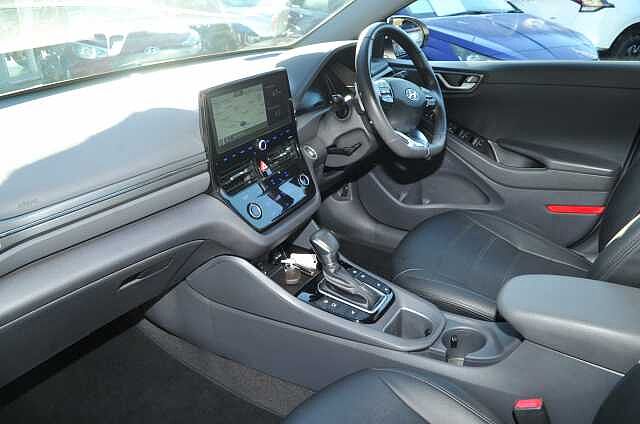 Hyundai IONIQ 1.6 GDi Hybrid Premium 5dr DCT White