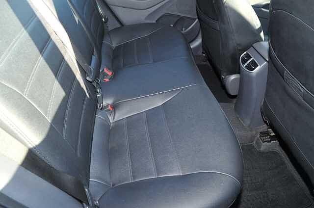 Hyundai IONIQ 1.6 GDi Hybrid Premium 5dr DCT White