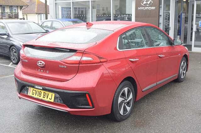 Hyundai IONIQ 1.6 GDi Hybrid Premium 5dr DCT Red