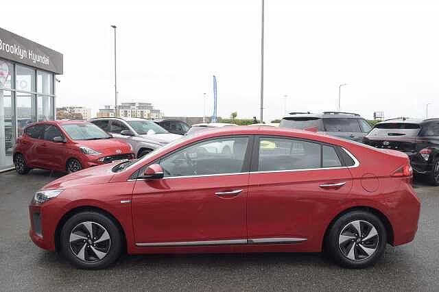 Hyundai IONIQ 1.6 GDi Hybrid Premium 5dr DCT Red
