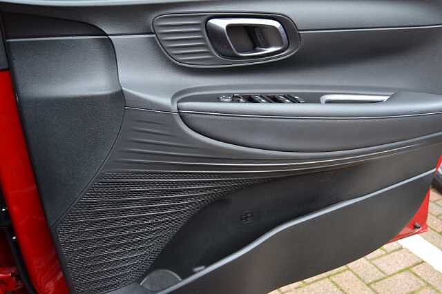 Hyundai BAYON 1.0 TGDI PREMIUM, HEATED SEATS &amp; STEERING WHEEL, NAV, CAMERA &amp; CRUISE Ultimate Red