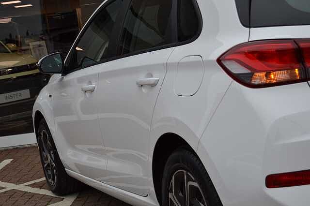 Hyundai I30 1. 0  TGDI SE CONNECT, ANOTHER 1ST CLASS EXAMPLE Polar White