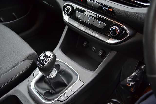 Hyundai I30 1. 0  TGDI SE CONNECT, ANOTHER 1ST CLASS EXAMPLE Polar White