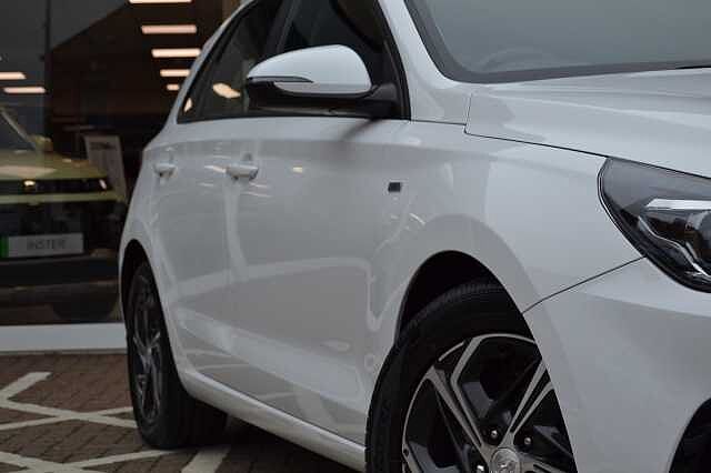 Hyundai I30 1. 0  TGDI SE CONNECT, ANOTHER 1ST CLASS EXAMPLE Polar White