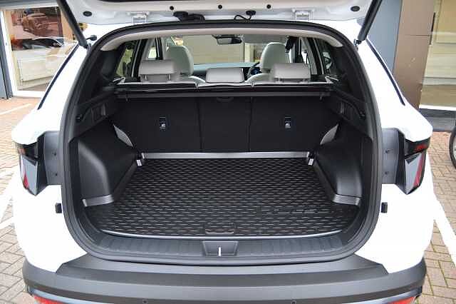 Hyundai TUCSON 1.6T SELF CHARGING HYBRID ULTIMATE AUTO, RARE EXAMPLE OF THIS RANGE TOPPER Serenity White
