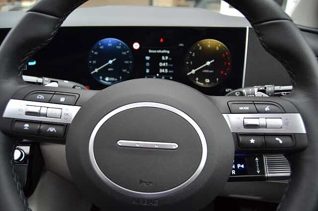 Hyundai TUCSON 1.6T SELF CHARGING HYBRID ULTIMATE AUTO, RARE EXAMPLE OF THIS RANGE TOPPER Serenity White