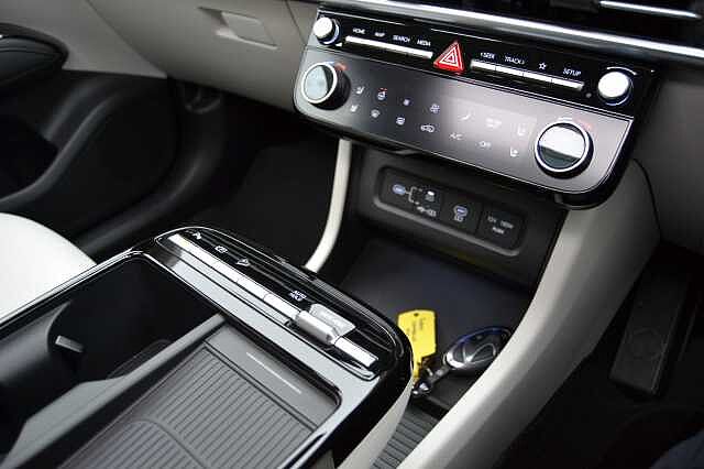 Hyundai TUCSON 1.6T SELF CHARGING HYBRID ULTIMATE AUTO, RARE EXAMPLE OF THIS RANGE TOPPER Serenity White